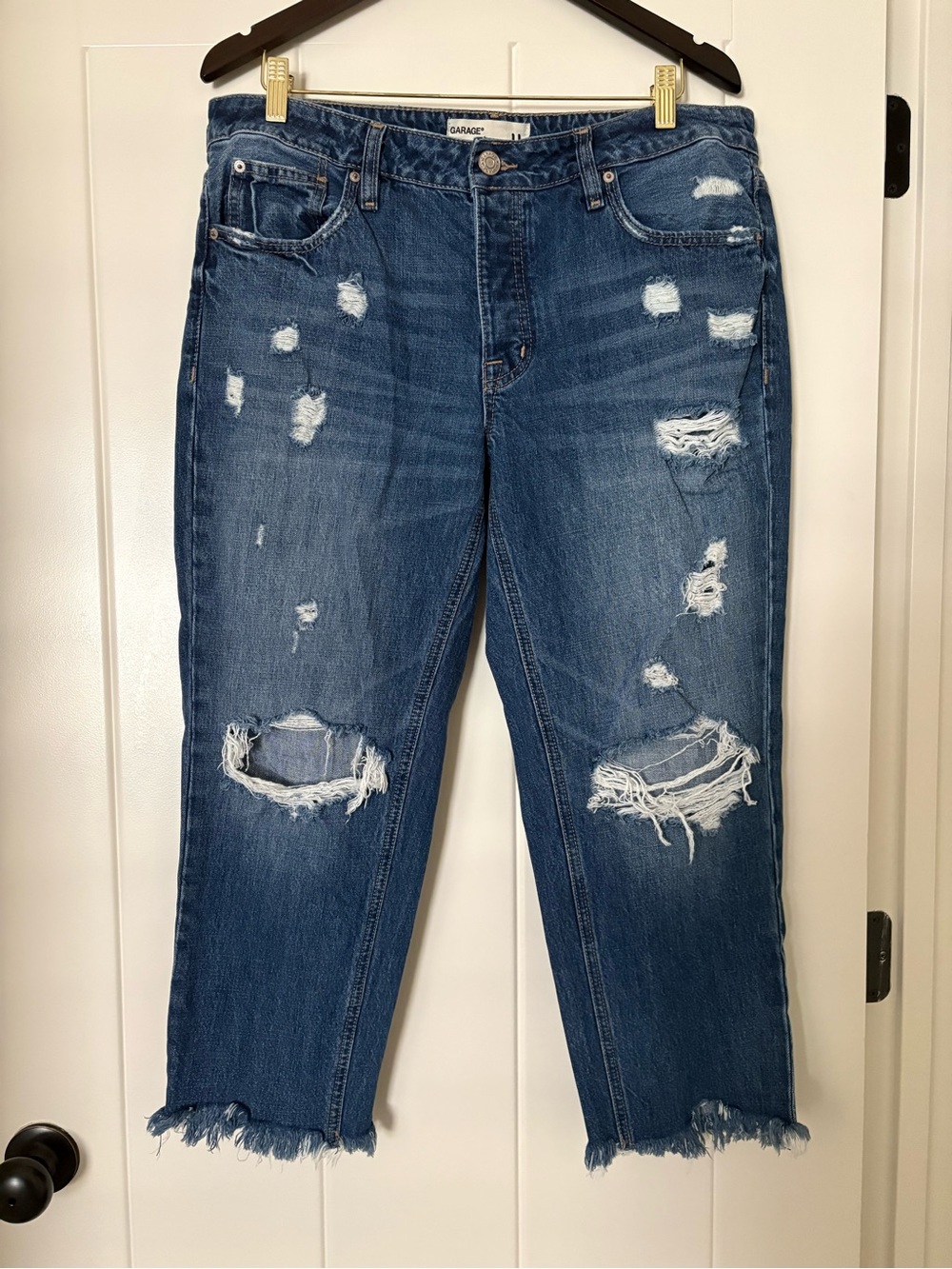Garage Distressed Cropped Jeans Size 11